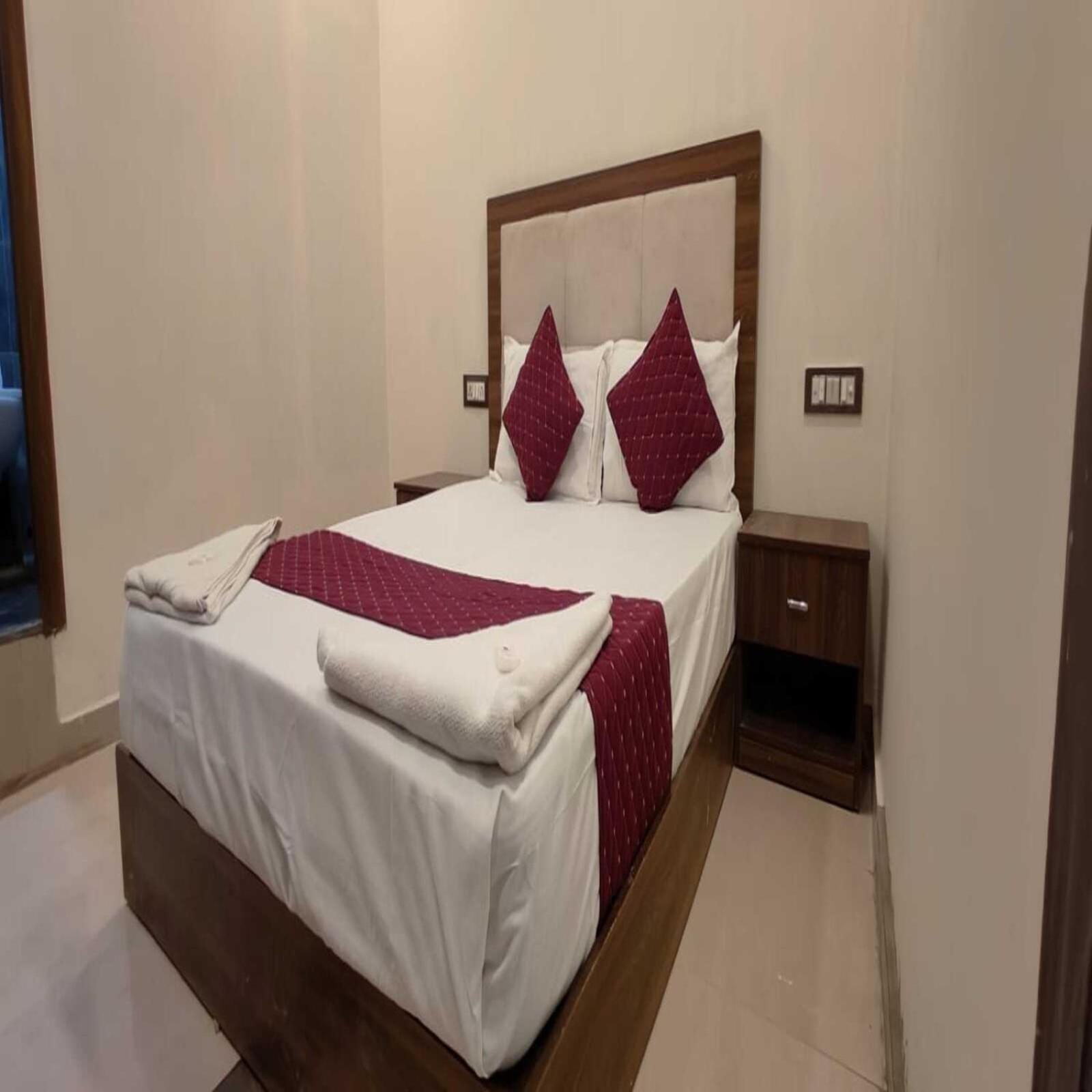 Hotel Blue Sky Residency Mumbai Exteriör bild